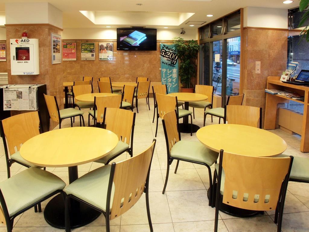 Toyoko Inn Hokkaido Sapporo-eki Nishi-guchi Hokudai Mae Eksteriør billede