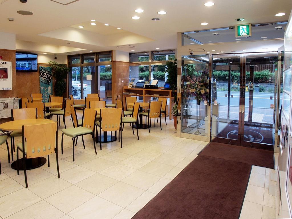 Toyoko Inn Hokkaido Sapporo-eki Nishi-guchi Hokudai Mae Eksteriør billede