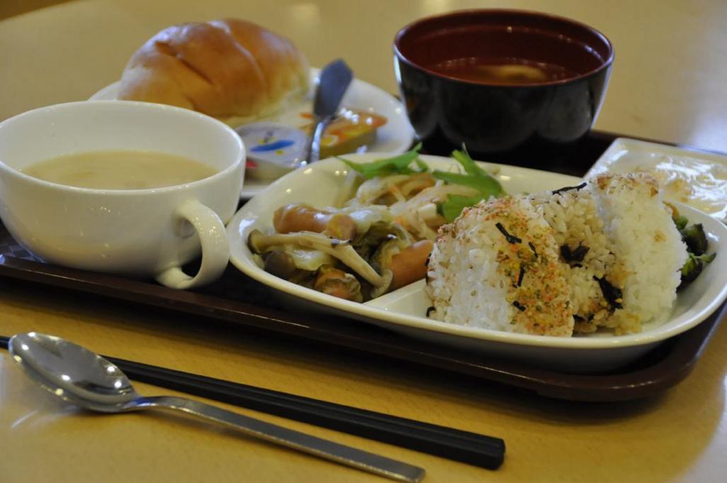 Toyoko Inn Hokkaido Sapporo-eki Nishi-guchi Hokudai Mae Eksteriør billede