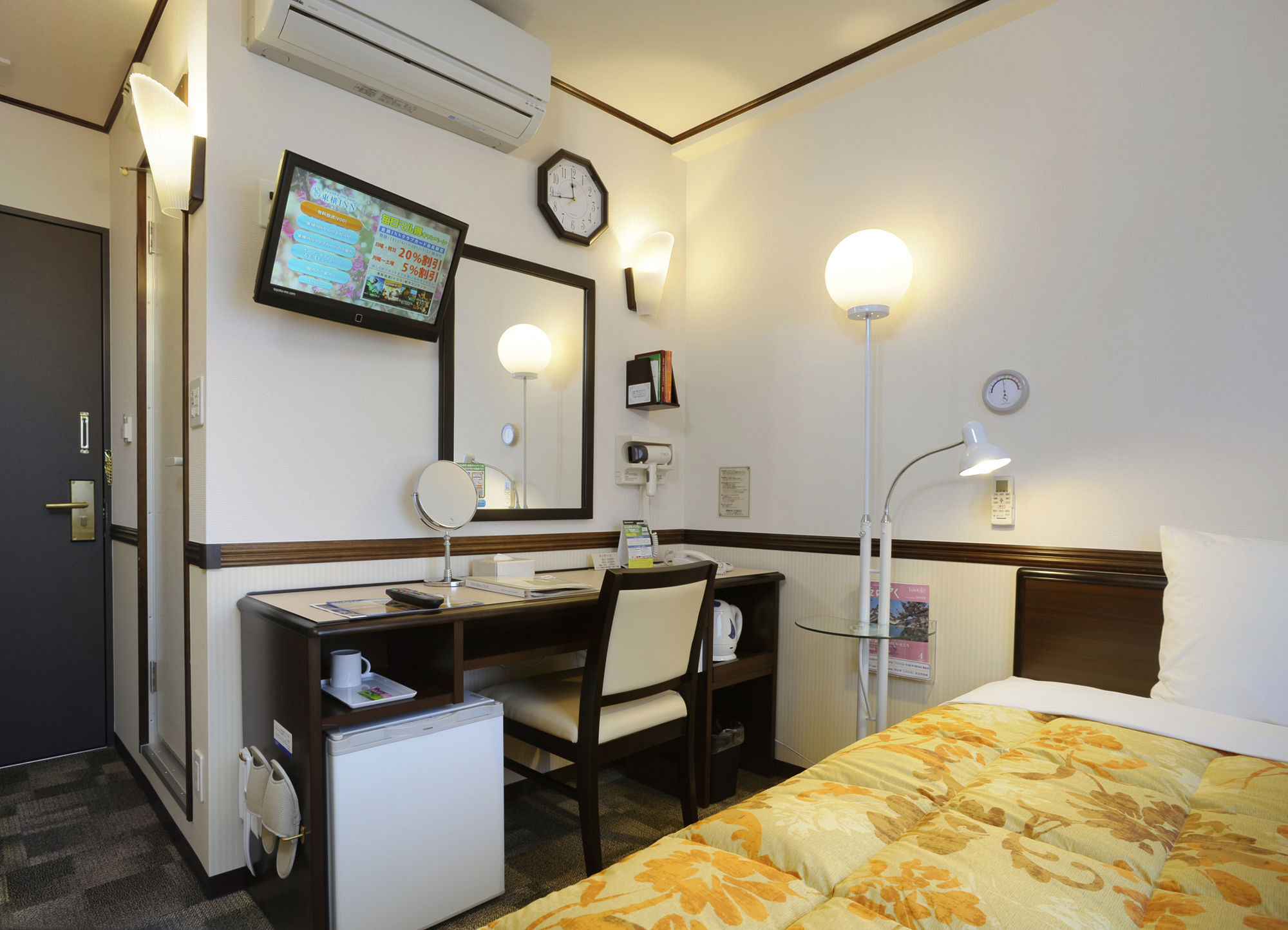 Toyoko Inn Hokkaido Sapporo-eki Nishi-guchi Hokudai Mae Eksteriør billede